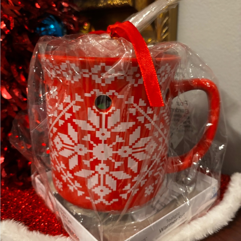 Red and White Snowflakes on a Tea light warmer set NWT